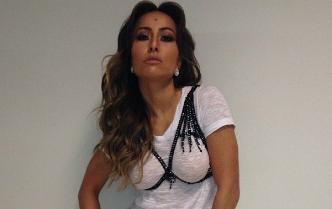 sabrina sato sutiã